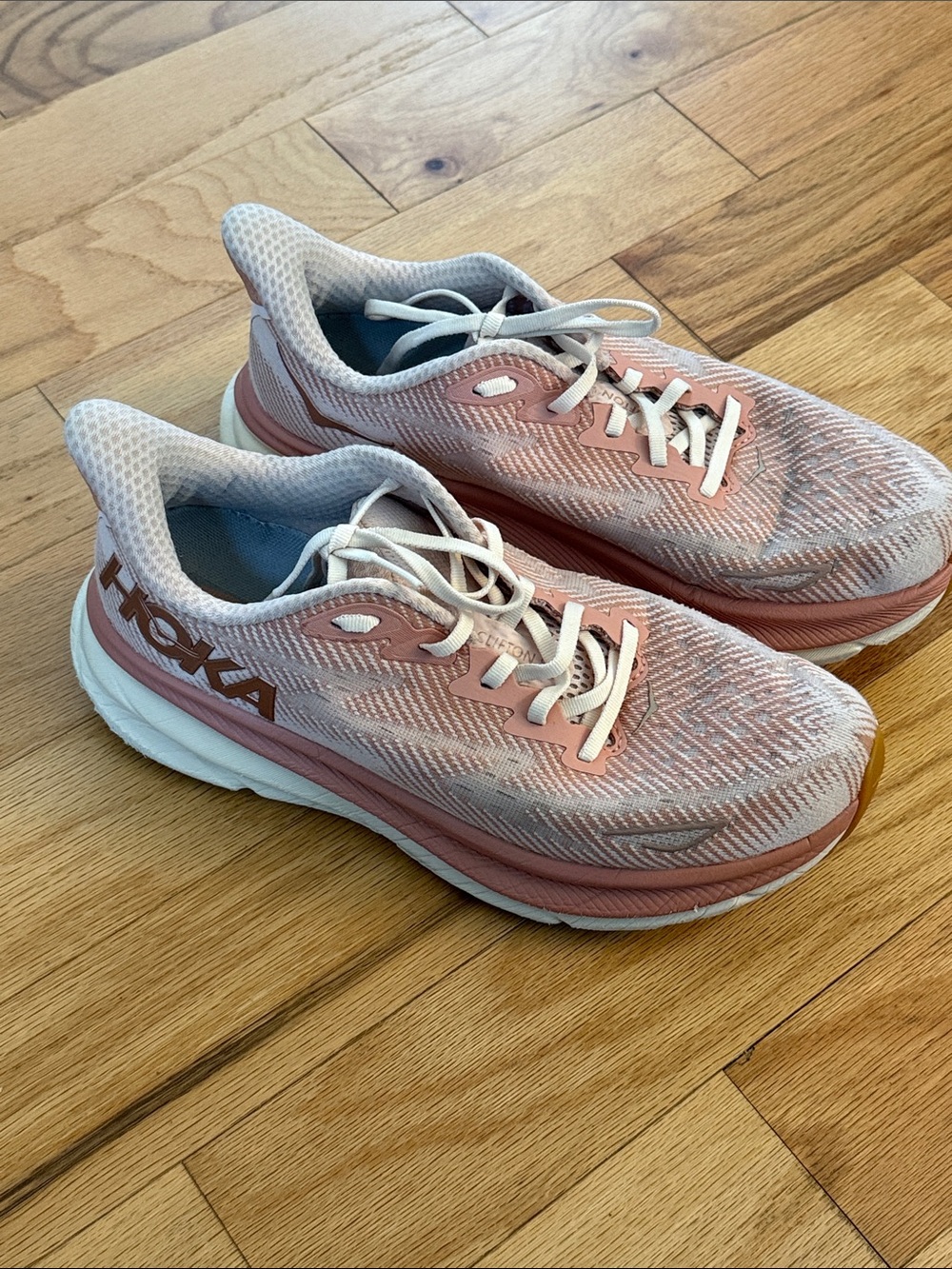 Hoka One Clifton 9 Running Shoes Pink Womens Sz 8.5B Walking Workout Outdoor